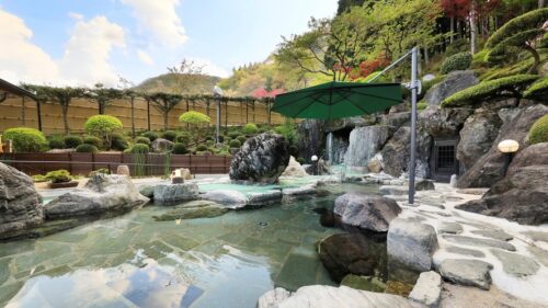 湯元ホテル 阿智川の空がよく見える露天風呂