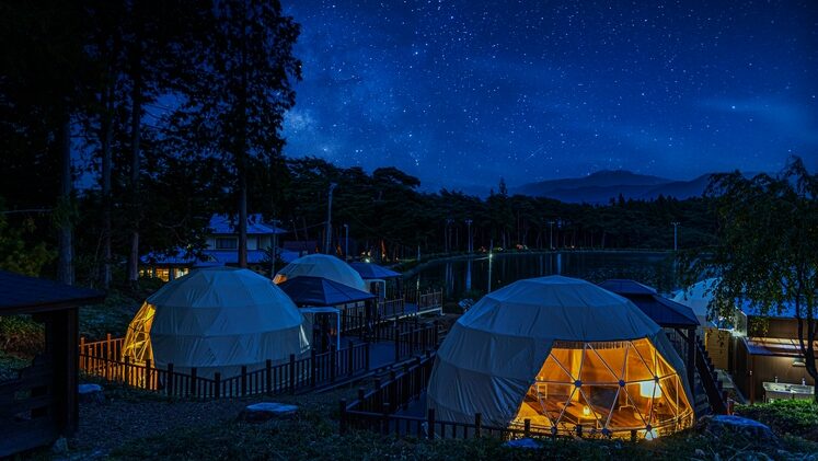 THE GLAMPING PLAZA アルプスBASEの星空グランピングの様子