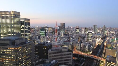 ホテルメトロポリタン丸の内の南側客室から見下ろす東京駅と新幹線