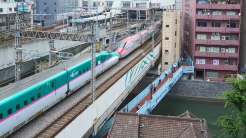 ホテルリソルステイ秋葉原の客室から見える「こまち」「はやぶさ」