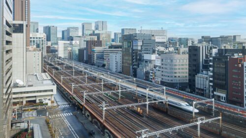 第一ホテル東京の客室から真正面に見える新幹線とJR線