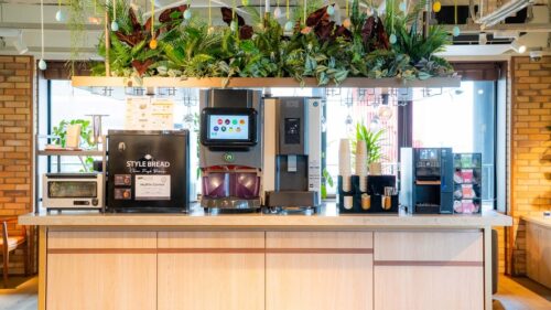 東京のおすすめトレインビューホテル（ホテルリソルステイ秋葉原のドリンクコーナー）