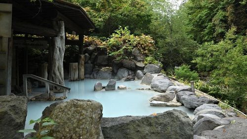 奥鬼怒温泉 加仁湯（ロビーに昔ながらの囲炉裏がある秘境の温泉宿♪）の露天風呂