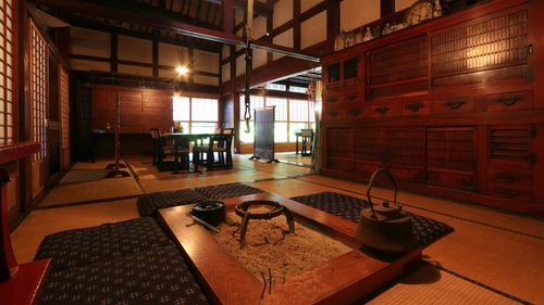 長治庵(母屋の囲炉裏&旬の料理を堪能♪)の母屋の囲炉裏