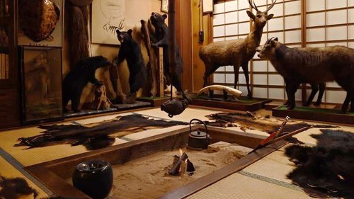 奥鬼怒温泉 加仁湯（ロビーに昔ながらの囲炉裏がある秘境の温泉宿♪）のロビーの囲炉裏