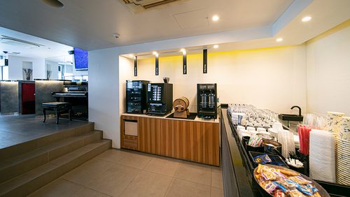 ホテルザグランデ心斎橋なんばのピアノがあるフリーラウンジ