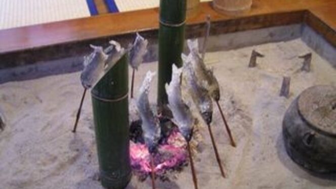 いろりの宿 三吉（囲炉裏のあるお食事処で田舎料理を堪能♪）で楽しめる鮎の塩焼き