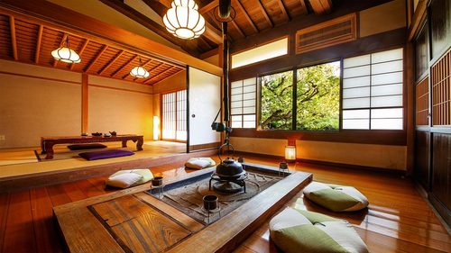 料亭旅館 やす井(いろりの間を備えた特別客室あり!)の囲炉裏付き客室