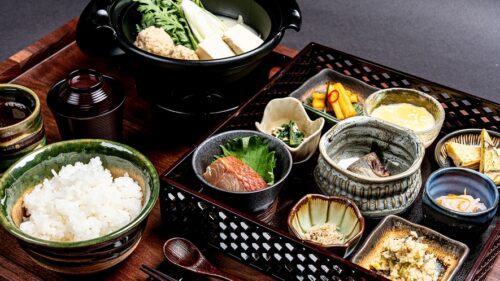 囲炉裏のある宿「源泉湯めぐり月の群れ」のお食事