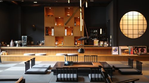 湯村温泉郷 御宿コトブキ(囲炉裏が置かれたロビーラウンジ&会席料理!)のラウンジの囲炉裏