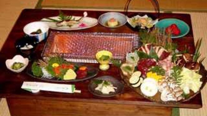 洞川温泉 花あかりの宿 柳屋(手作りの囲炉裏を囲んでお料理を堪能!)のお食事