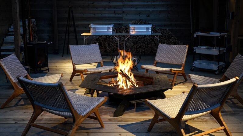 THE BASE GLAMPING YUGAWARAの焚き火スペース
