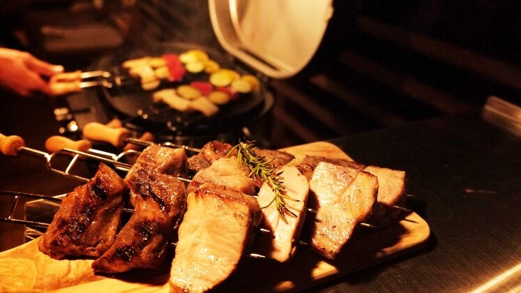 クスクスグランピング真鶴でのBBQの様子